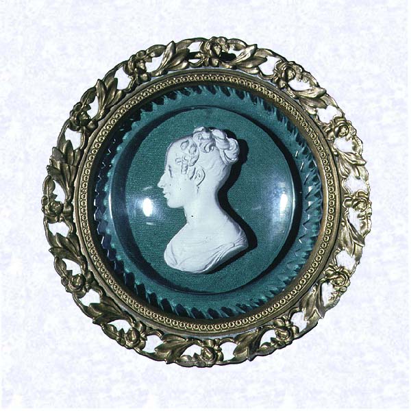 <B>Princess de Lymballe Sulphide Portrait<BR>France<BR>Baccarat (attributed), circa 1800-1850</B><BR>Diameter: 8.6 cm (3 3/8 inches)<BR>(702321)<BR><BR>Circular, clear, blown and cut-glass plaque with serrated edges, enclosing a sulphide portrait of a woman (identified by the Paris seller as Princess de Lymballe, who was a best friend to Marie Antoinette); circular gilded metal frame with rose vine border encircling plaque; backed with green silk